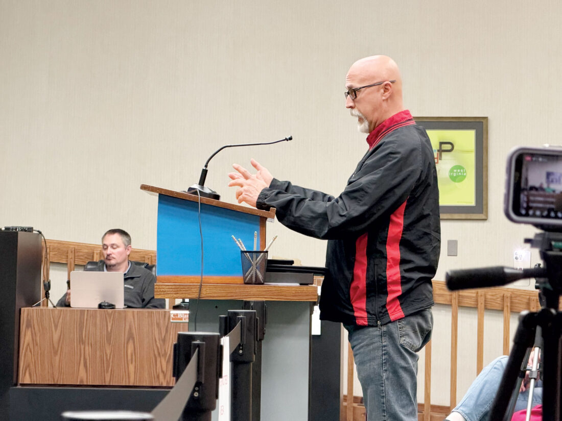 Parkersburg officials approve first reading of Rumpke recycling contract ordinance